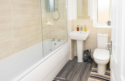 Cosy 5 Bedroom House With Parking - Foto 24