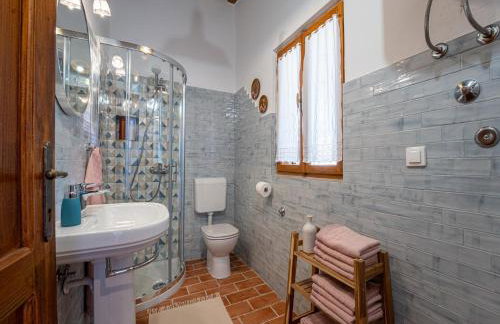 Charming Villa with Private Garden & BBQ - Foto 30