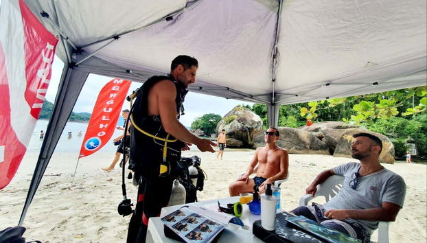 Activité de plongée sur le point de commencer