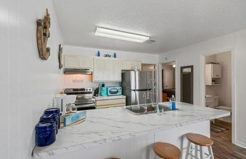 Amazing Oceanfront 2BR Home Cozy Peaceful and Kid and Pet Friendly - Photo 11