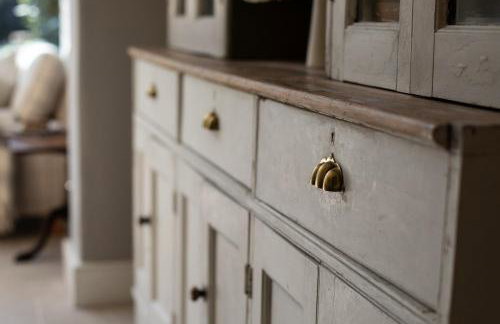 Gleneda Cottage - a renovated, traditional Cotswold cottage full of charm with fireplace and garden - Photo 23