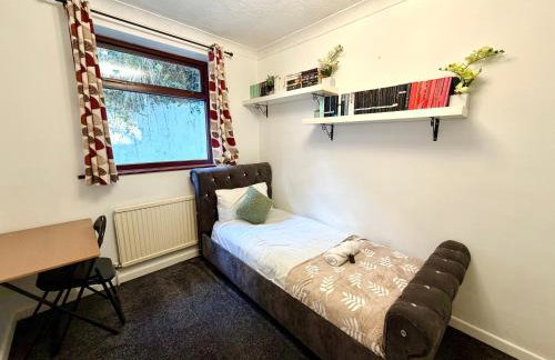 Indoor Heated Pool - Large Family Home - Sleeps 12 - Near Bournemouth Beach - Photo 47