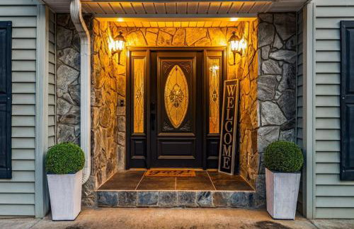 LKJ - Lakefront Home, Hot tub, Fire Pit, Games and Movie Room! - Foto 49