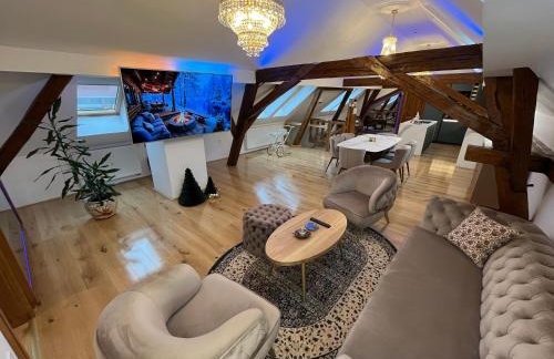 La Luna Royal Deluxe Luxury House with Pool & Jacuzzi, Bikes and Secured Parking - Photo 10