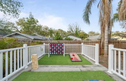 Modern Moroccan Villa w/ Firepit, BBQ + Game Room! - Foto 40