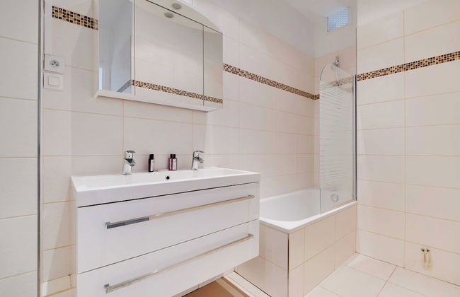 Elegant and Modern Apartment 3bd/ 6P - Eiffel Tower - Photo 15