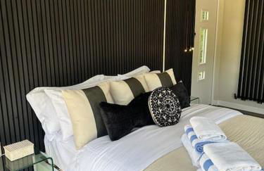 Luxurious Glass House with Private Hot tub - Photo 20