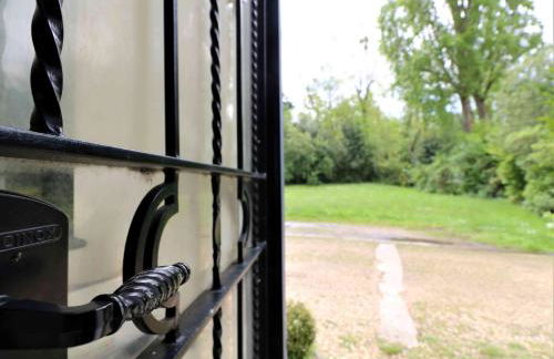 Perfect Retreat in Luxury & Historical Manor House - Photo 54