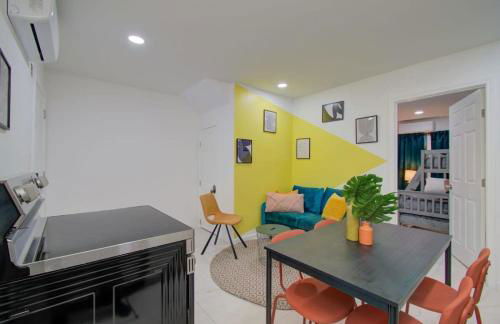 Heart of Houston - 8-BD 4-BA with Yard - Photo 14