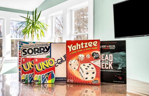 Maine Pondfront Home Sleeps 22 - Pool & Hot Tub - Photo 14