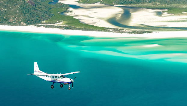 Vol en panoramique de 60 minutes au-dessus de Whitehaven Beach, Hill Inlet et Heart Reef - Photo 2