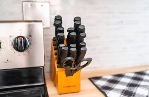 ROKU TVs - Washer & Dryer - QueenBeds - GroupStay - Foto 11