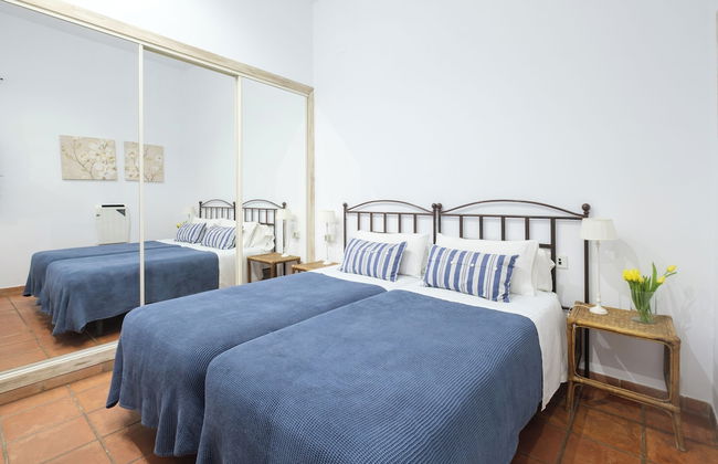 Apartamentos Los Patios de la Judería - Photo 37