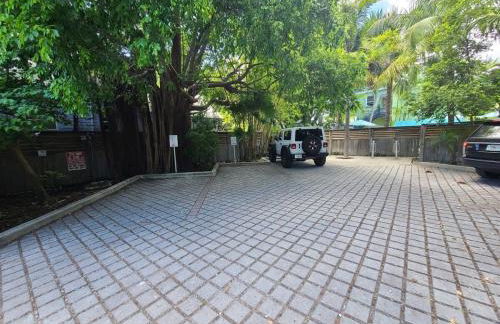 Two Duval Street Suites w parking and pool - Foto 25