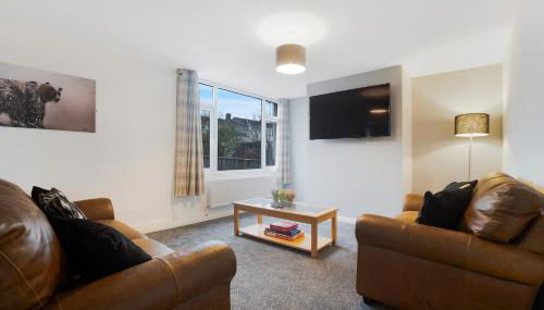 NEW! 3BR in Traynor Square - Foto 1