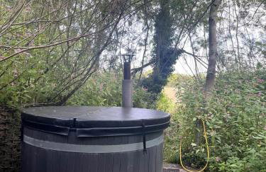 Kingfisher Riverside Glamping with private hot tub - Foto 14