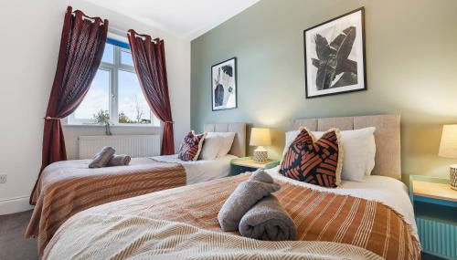 LONG TERM STAY SPECIAL OFFER AVAILABLE! 5-Bedroom Spacious, Stunning Design, Sociable Areas & Cosy House Near South Downs Park, Sleeps 11 with GAMES Room, PRIVATE PARKING and GARDEN - by Blue Puffin Stays - Foto 5, towels