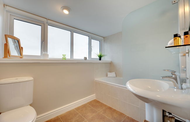 Percy Apartments - By Week2Week - Photo 14