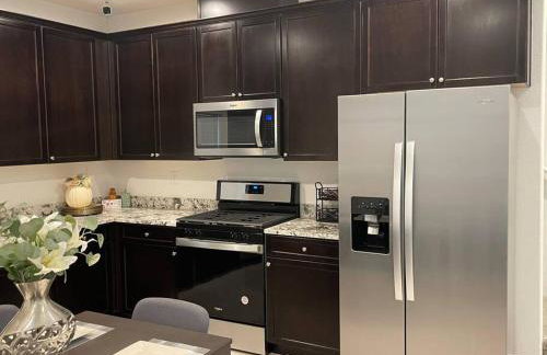 New,and Modern Home close to the strip - Foto 14