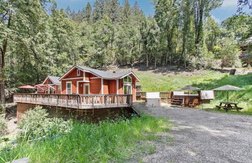 Modern Cabin Retreat with Swim Spa Hot Tub and Air Conditioning - Foto 1