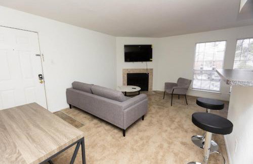 Wyndham 219 Modern 2br suite, Parking - Photo 12