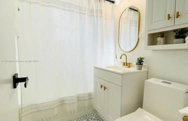 Tropical Oasis House Private Pool Family Yard - Photo 11