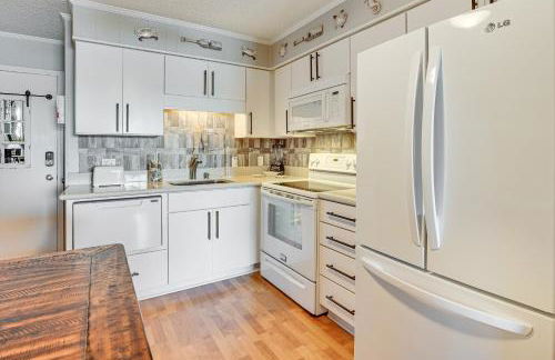 Waterfront Gem with Balcony in Garden City - Foto 8