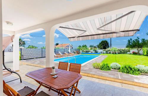 Serene Escape Near Zadar With Private Pool & Charming Outdoor Oasis - Foto 21