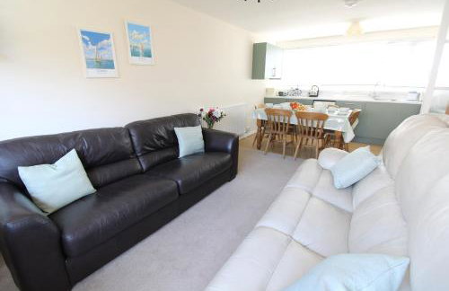 Penderic - 3 Bedroom Cowes Stay with Balcony & Panoramic Solent Views Close to Shops, Cafés, Sailing Clubs & Beach - Foto 9
