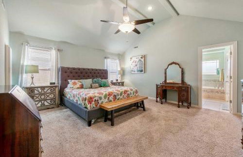 Near Hiking and Biking Convenient Home in Rogers! - Foto 11