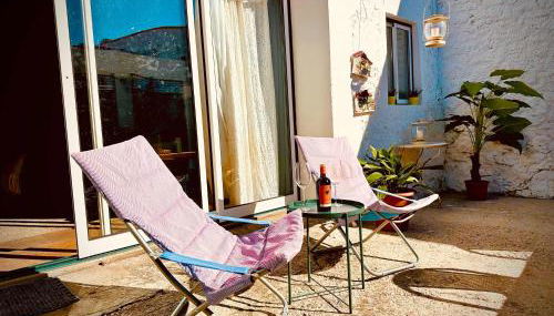 Charming Rustic Wine Cellar House in Reguengo Grande with Fireplace - Photo 2