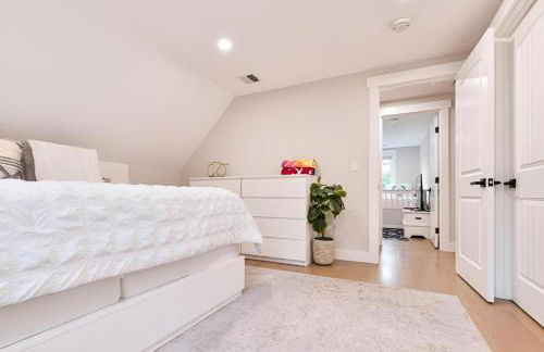 Renovated & Sophisticated Home Near Beach & Shops! - Photo 65