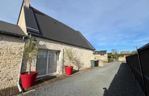 Rivage Maison spacieuse 10 p 5 chambres 2 sdb 2 WC tout confort avec jardin, belle terrasse aménagée, parking privatif, à 2 kms d'une petite plage, 3kms d'Omaha Beach et Port en Bessin - Foto 37