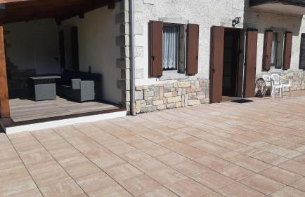 CAMPO BASE CADORE con parcheggio auto e garage moto - Foto 3