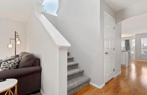 Urban Escape Steps to Downtown - Photo 5