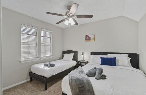 Pool Villa- Near Airport & Downtown, Fire Pit, Foosball - Foto 44