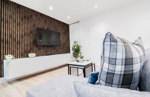 The Abbey Apartment - 1BR Apt with Dedicated Workspace, Fast Wifi & Stylish Kitchen Island & Free Secure Underground Parking - Foto 63