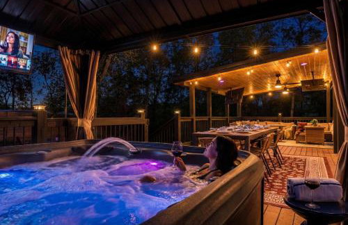 Keener Hollow Family Retreat Hot Tub Sauna Near Pigeon Forge - Photo 2