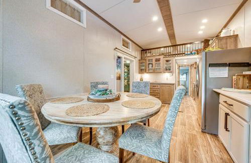 Walk to Lake Beaches Cabin with Patio in Belmont! - Foto 9