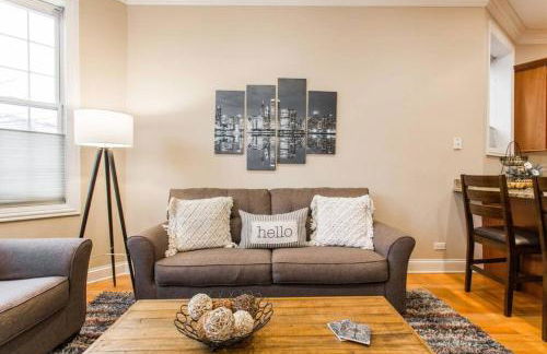 The Wrigleyville Deluxe -Steps from Wrigley Sleeps 10 - Foto 1