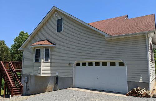 Cheerful 4Br Water View Lakehouse with Dock & More - Foto 6