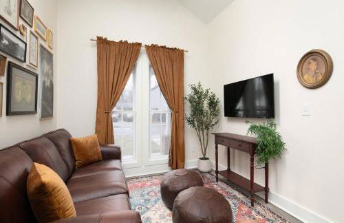 Quaint Cottage in DTown Lex, 15 mins to Horse Park - Photo 5