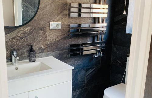 6 Bedroom Bungalow Ascot Racecourse LegoLand Windsor Castle 75" TV - Foto 18