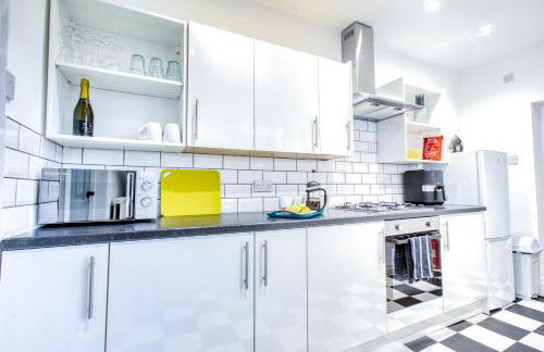 Modern 3-Bed Home Sleeps 6 with Parking & Fast WiFi Perfect for Contractors & Long Stays - Foto 14