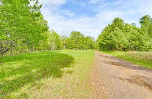 Secluded Lakefront Gem on 300 Acres in Webster - Foto 27