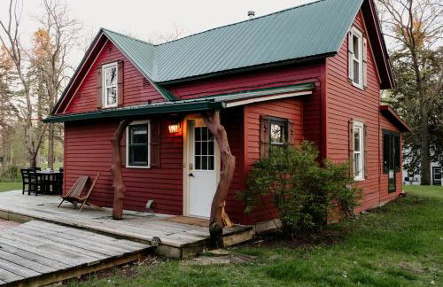 Charming Cabin with Hot Tub & Fire Pit - Foto 53