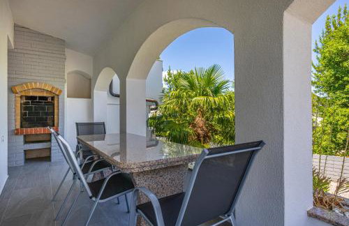 VILLA NINA MALINSKA 150m FROM THE BEACH, SWIMMING POOL - Foto 47