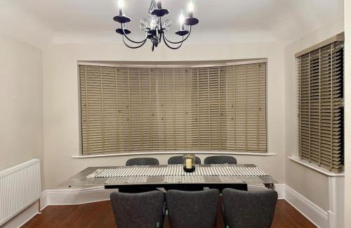 Large Luxury 4 bedroom home with parking - Foto 10