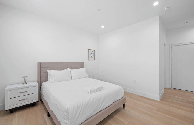 Not Affected by the Fire/modern 5BR Home With Full Amenities & Parking #2 - Foto 13