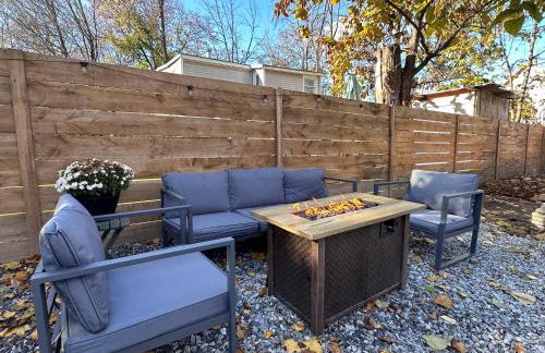 Designer Home, Hot Tub, Private Yard, & Projector - Foto 35